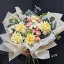 Букет «Роскошный» из роз и хризантем