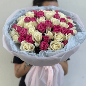Букет из 51 розы 40 см в оформлении