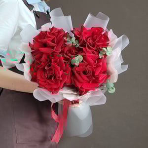 Букет из роз и эвкалипта Аромат Франции