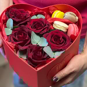 Композиция в форме сердца «Любимой» из роз