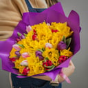 Букет «Палитра» из экзотических цветов и тюльпанов