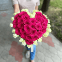 Композиция в форме сердца «Сердечное поздравление» из роз