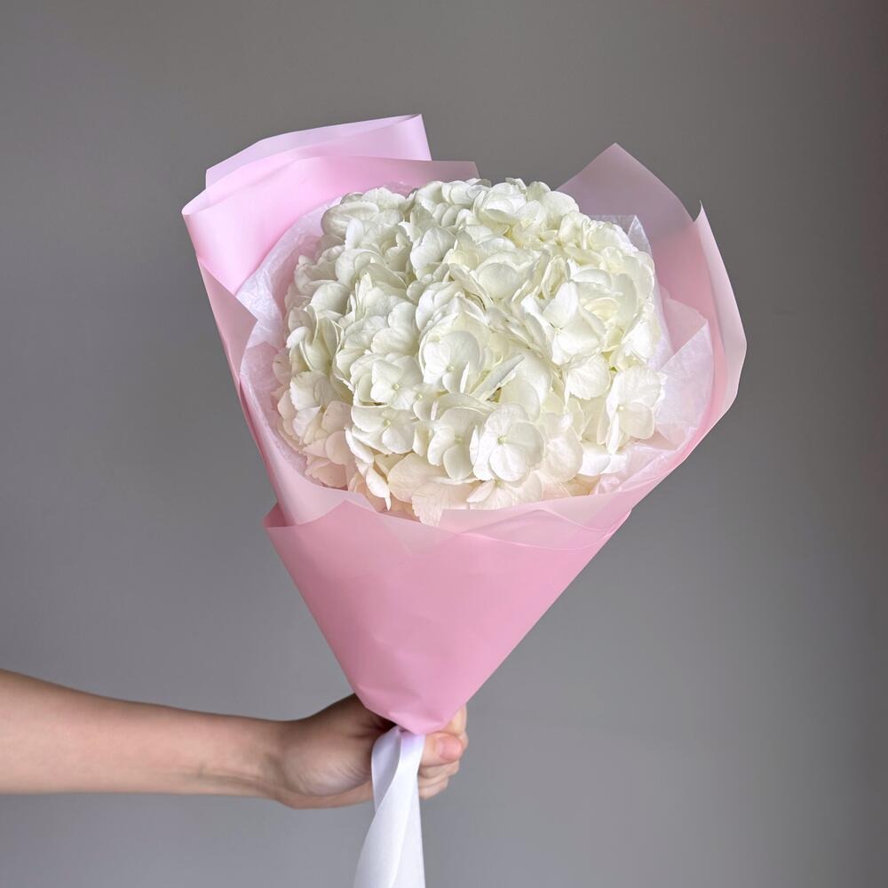 Нежный букет белая гортензия