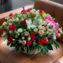 Корзина с цветами «Земляничная полянка» из роз и эустом