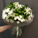 Букет "Эльфийский Сад" из хризантем и альстромерий