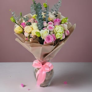 Букет «Golden Glow» из роз и эустом