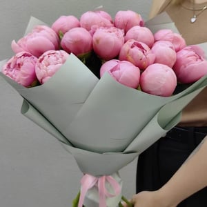 Нежный монобукет из розовых пионов