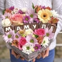 Композиция в форме сердца «Сердечко Мамочке» из роз и альстромерий