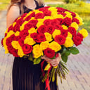 Букеты из красных и желтый роз 101 шт