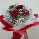 Букет «Любимая» из роз и гипсофил