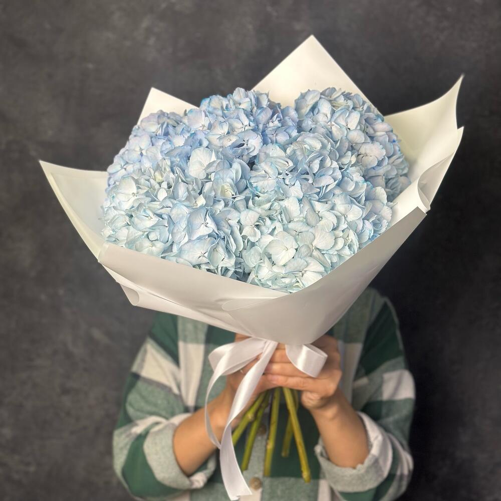 Букет из 5 голубых (синих) гортензий