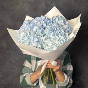 Букет из 5 голубых (синих) гортензий