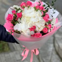 Букет Легкость из роз и гортензий