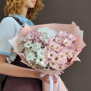 Букет из хризантем и гипсофил Поцелуйчик