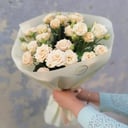 Букет «Нежные кустовые розы в стильной упаковке»