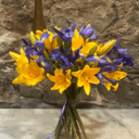 Букет «Бабочка» из ирисов и лилий