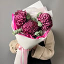 Букет из больших хризантем бигуди