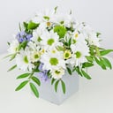 Композиция «Счастье быть» из хризантем и ромашек