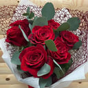 Букет из роз с эвкалиптом