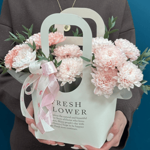 Коробка с цветами «Цветочная композиция из хризантем»