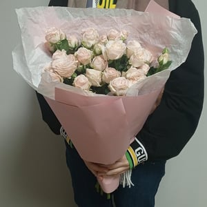 Букет из кустовых роз