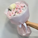 Букет «Кустовые розовые и одноголовая хризантем»