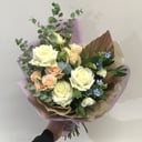 Букет тёплая осень из роз и гипсофил