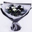 Букет «Нуар» из роз и гвоздик