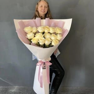 Букет из 15 белых роз Эквадор 50-60см