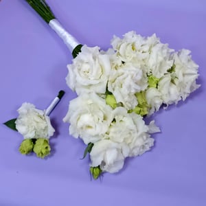 Букет невесты и бутоньерка из эустомы