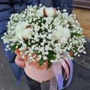 Шляпная коробка с цветами «Гипсофила и хлопок»