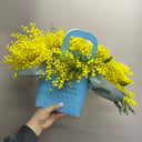 Коробка с цветами «Мимоза в сумочке»