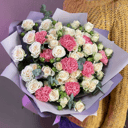 Сборный букет с кустовой розой "Париж"