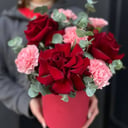 Шляпная коробка с цветами «букет в коробке с розами»