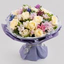 Букет «Под сиреневой луной» из роз и фрезии