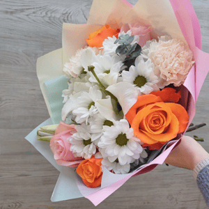 Букет "Яркое солнце" из роз и хризантем