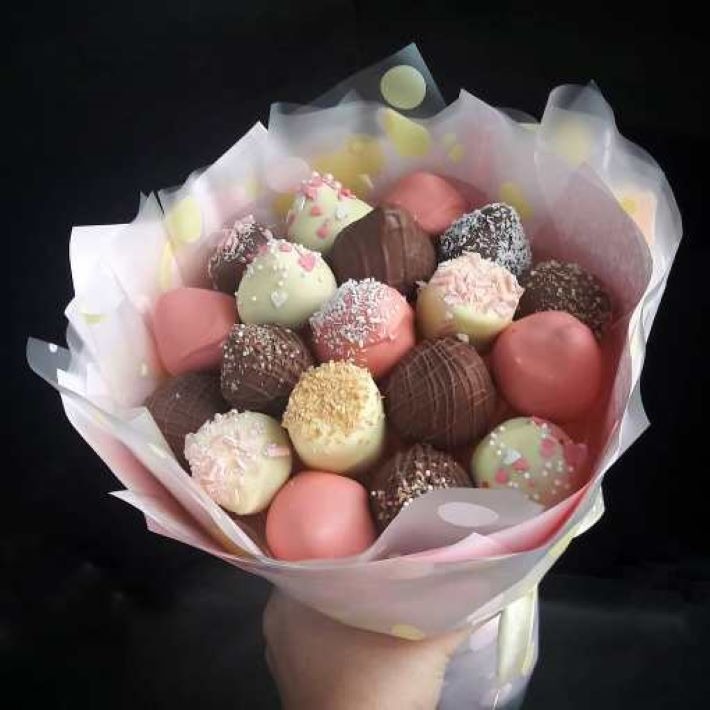 Мини букет из клубники в шоколаде