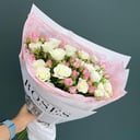 Букет «Роза кустовая розовая и белая 19шт»