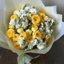 Букет из желтых роз и маттиолы