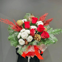 Коробка с цветами «Композиция из роз и нобилиса Белочка»