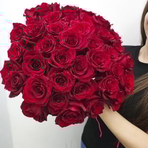 Букет «Охапка 41 красная роза под ленту Эквадор»