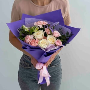 Букет «Прованс S» из гвоздик и роз