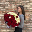 Букет белых и красных роз 51шт❤️