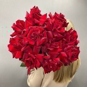 Букет 11 красных французских роз Париж