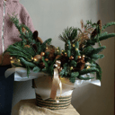 Корзина с цветами «Бронзовая новогоднняя композиция»