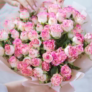 Букет из 9 кустовых роз