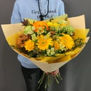 Букет «Солнечный день» из хризантем и альстромерий