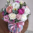 Коробка с цветами «Пульсация огня» из эустом и хризантем