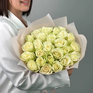 Букет из 25 белых роз Кения 40 см