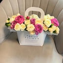 Коробка с цветами «Сумочка с цветами» из роз